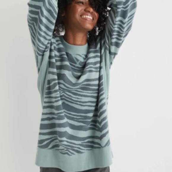 aerie Tops - Aerie Good Vibes Oversized Split Hem Zebra Print Sweatshirt Pullover Sz M